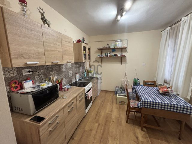 Eladó sorház, Várpalotán 74 M Ft, 5 szobás