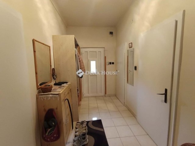 Eladó családi ház, Pécsett 139 M Ft, 6 szobás