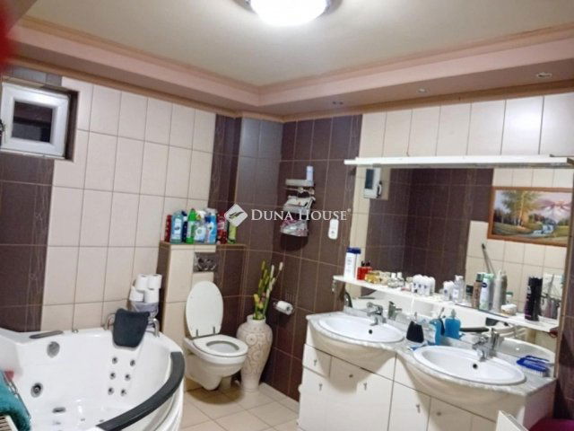 Eladó családi ház, Tóalmáson 85.9 M Ft, 5 szobás