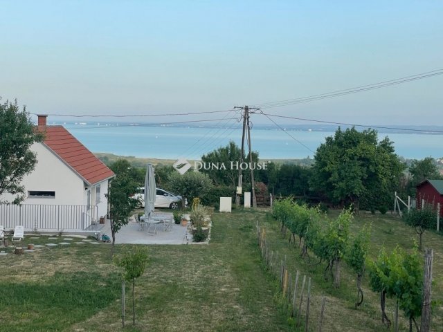 Eladó nyaraló, Csopakon 79.9 M Ft, 2 szobás