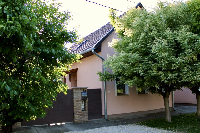 Eladó családi ház, Gyulán 79 M Ft, 5 szobás