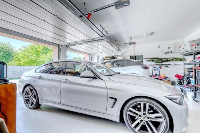 Eladó családi ház, Üllőn 324.9 M Ft, 6 szobás