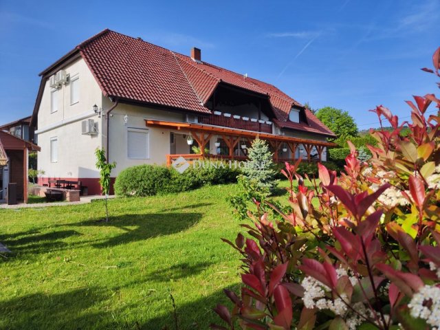 Eladó családi ház, Gyenesdiáson 250 M Ft, 9 szobás