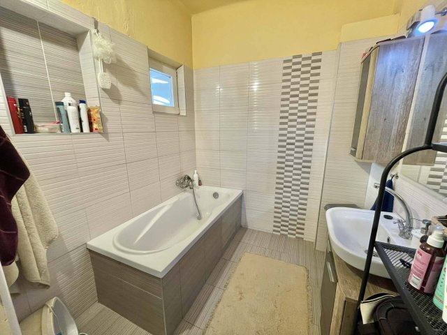 Eladó családi ház, Pécsett 84.9 M Ft, 5+1 szobás