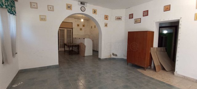 Eladó családi ház, Kerekin 45 M Ft, 6+4 szobás