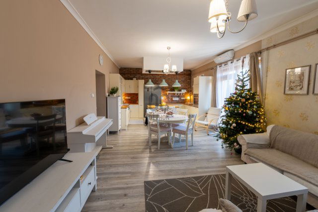 Eladó téglalakás, Székesfehérvárott 74.9 M Ft, 4 szobás