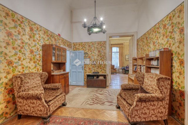 Eladó téglalakás, Budapesten, VI. kerületben, Eötvös utcában