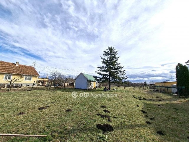 Eladó családi ház, Ráckeresztúron 25.9 M Ft, 1 szobás