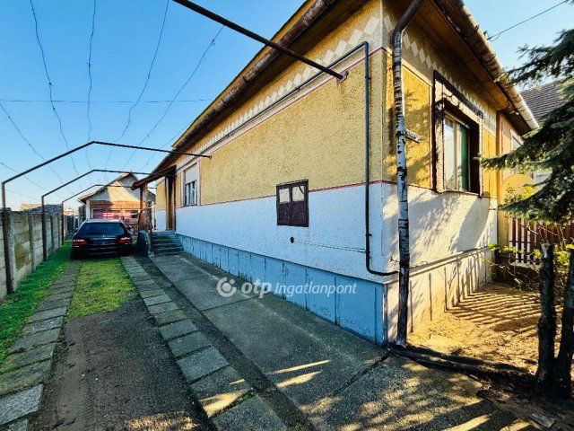 Eladó ikerház, Tégláson 38.5 M Ft, 2 szobás