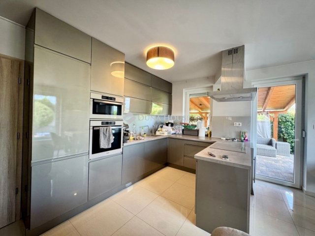 Eladó ikerház, Balatonfüreden 219 M Ft, 4 szobás