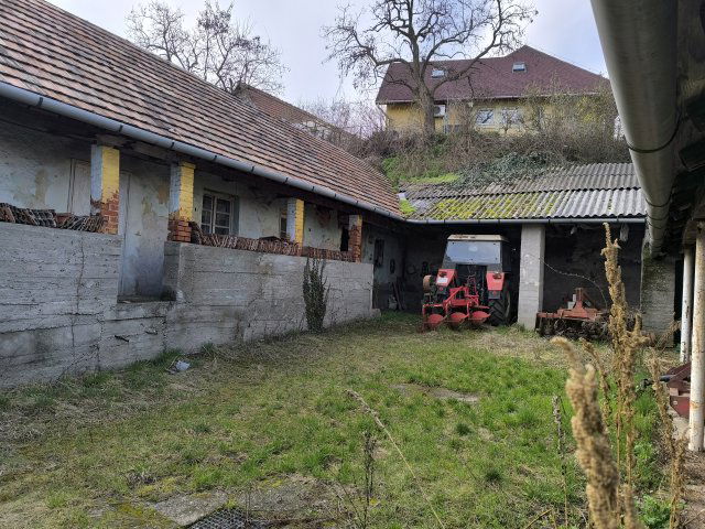 Eladó családi ház, Egerben 21 M Ft, 2 szobás