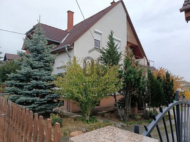 Eladó családi ház, Pakson 89 M Ft, 5 szobás