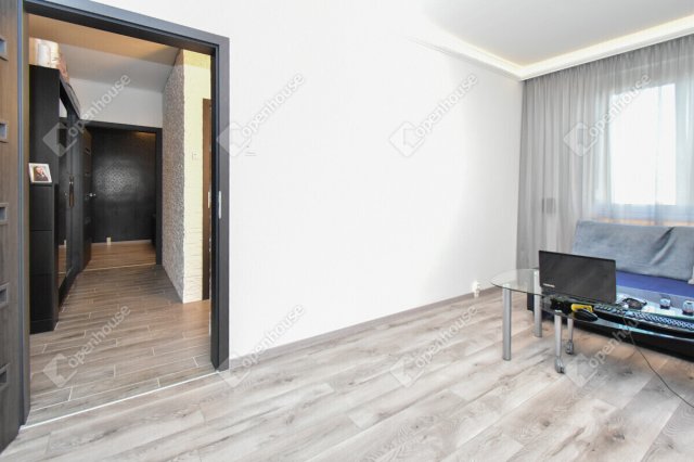 Eladó panellakás, Szegeden 51.9 M Ft, 2 szobás
