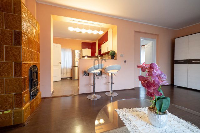 Eladó téglalakás, Pécsett 49.99 M Ft, 3 szobás