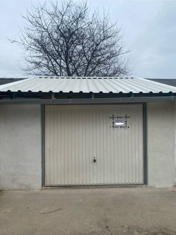 Eladó garázs, Székesfehérvárott, Németh László utcában
