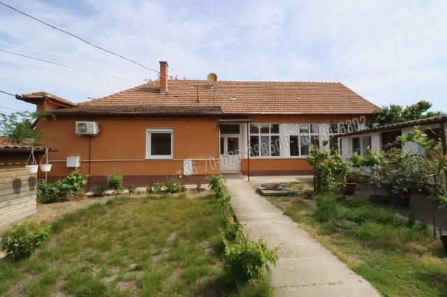 Eladó családi ház, Cegléden 84.9 M Ft, 4 szobás