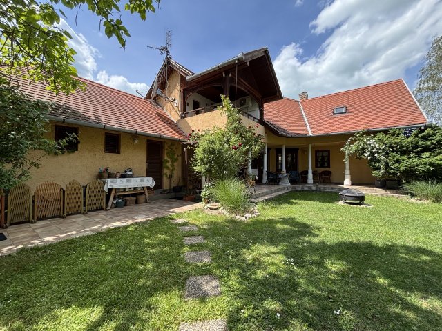 Eladó családi ház, Balatonmáriafürdőn 129.9 M Ft, 5 szobás