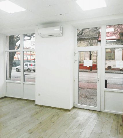 Kiadó üzlethelyiség, Szolnokon 150 E Ft / hó, 1 szobás
