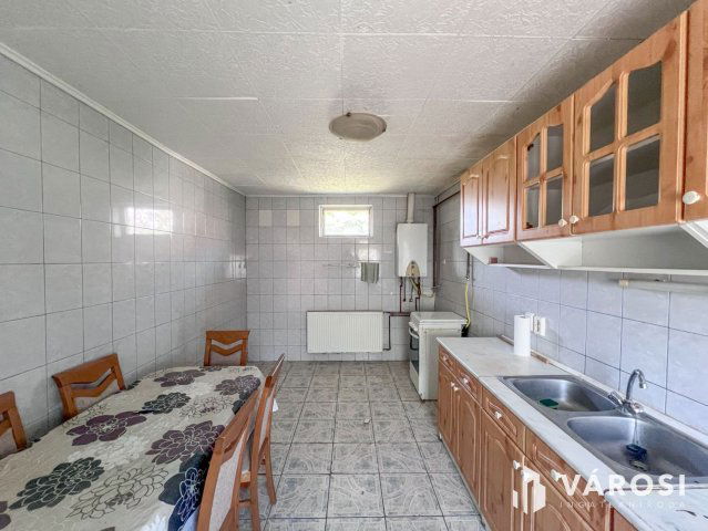 Eladó családi ház, Gyulán 29.99 M Ft, 2 szobás