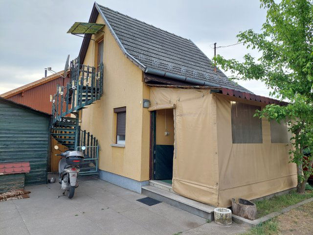Eladó családi ház, Baján 22.9 M Ft, 2 szobás