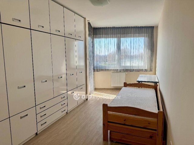 Eladó téglalakás, Székesfehérvárott 129 M Ft, 3+2 szobás