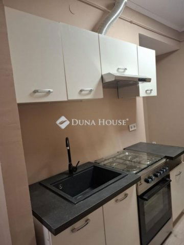 Eladó téglalakás, Szekszárdon 45.5 M Ft, 2 szobás