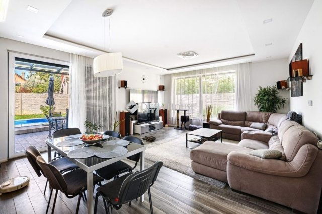 Eladó családi ház, Budaörsön 288 M Ft, 5 szobás