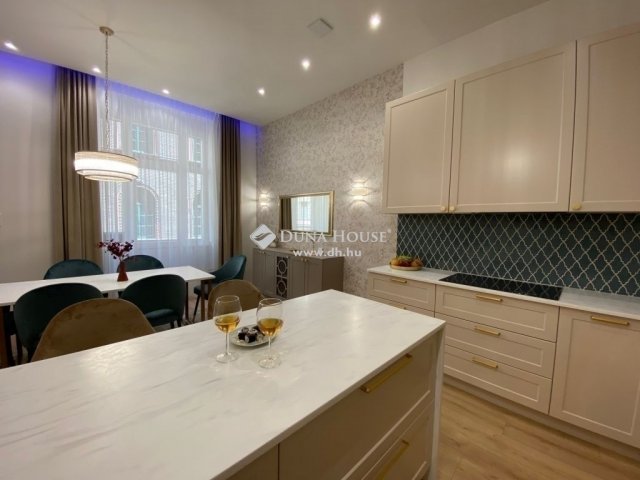 Eladó téglalakás, Budapesten, V. kerületben 390 M Ft, 4 szobás