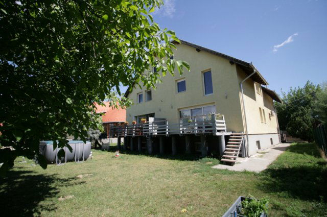 Eladó ikerház, Budapesten, XVIII. kerületben 98 M Ft, 8 szobás