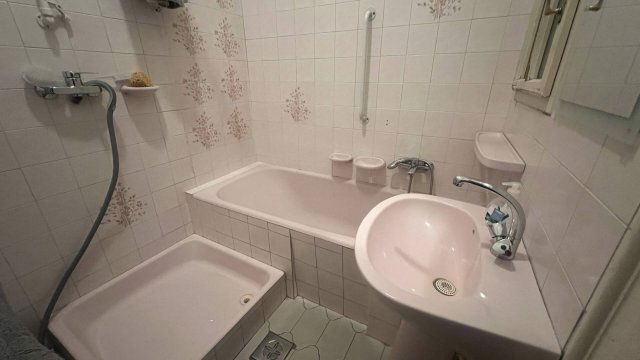 Eladó családi ház, Baján 78.8 M Ft, 3 szobás