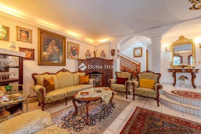 Eladó családi ház, Szentendrén 149.9 M Ft, 5 szobás