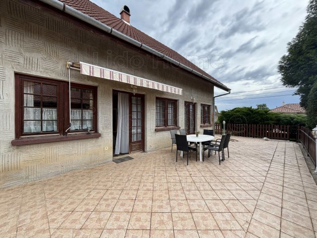 Eladó családi ház, Ságváron 79.99 M Ft, 5 szobás