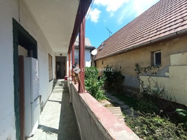 Eladó családi ház, Táton 59 M Ft, 2 szobás