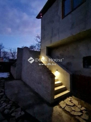 Eladó családi ház, Budapesten, III. kerületben 269.99 M Ft