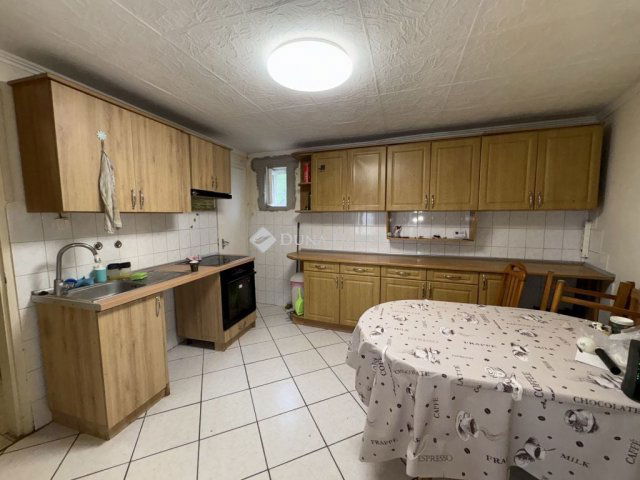 Eladó családi ház, Beremenden 31.5 M Ft, 4 szobás