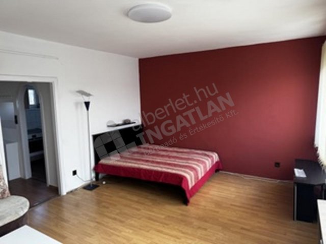 Kiadó téglalakás, albérlet, IV. kerületben, Szent László téren