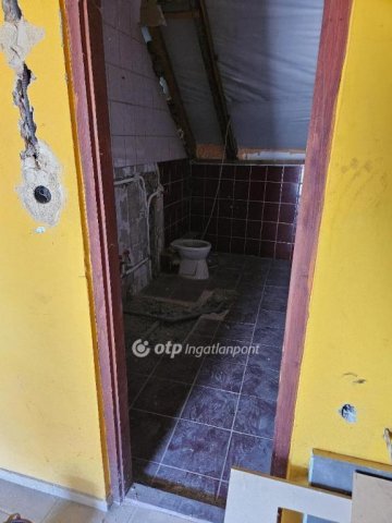 Eladó családi ház, Siklóson 50 M Ft, 3 szobás