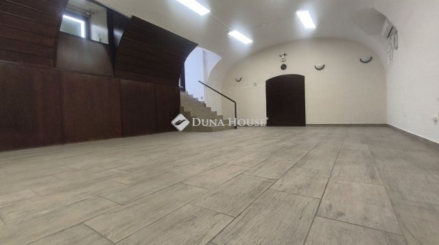 Eladó üzlethelyiség, Budapesten, V. kerületben 76.9 M Ft
