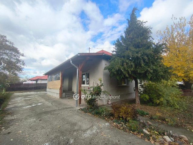 Eladó családi ház, Besnyőn 53.4 M Ft, 3 szobás