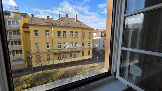Eladó téglalakás, Szombathelyen 45 M Ft, 2 szobás