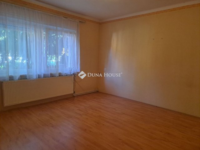 Eladó családi ház, Jászberényben 53.5 M Ft, 3 szobás
