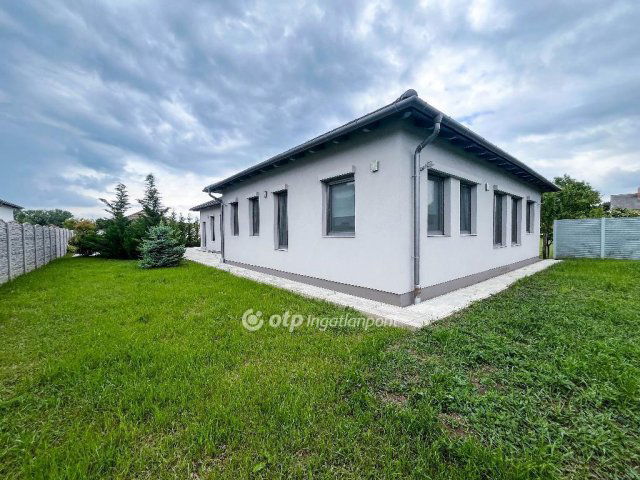 Eladó családi ház, Börcsön 264 M Ft, 7+1 szobás