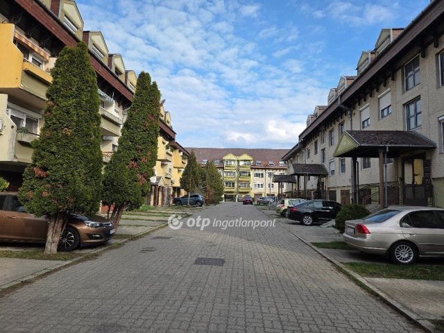 Eladó panellakás, Szentendrén 77 M Ft, 2+1 szobás