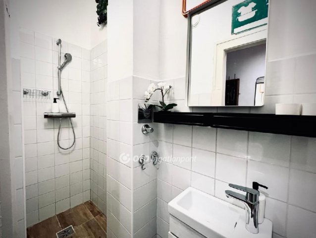 Eladó téglalakás, Budapesten, II. kerületben 64 M Ft, 1 szobás