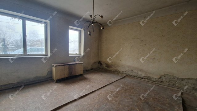 Eladó családi ház, Ácson 26.5 M Ft, 3 szobás