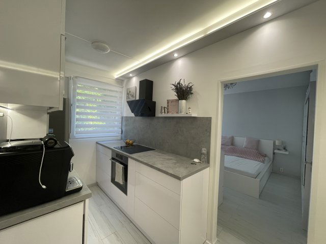 Eladó panellakás, Dombóváron, Hunyadi téren 35.5 M Ft, 2 szobás