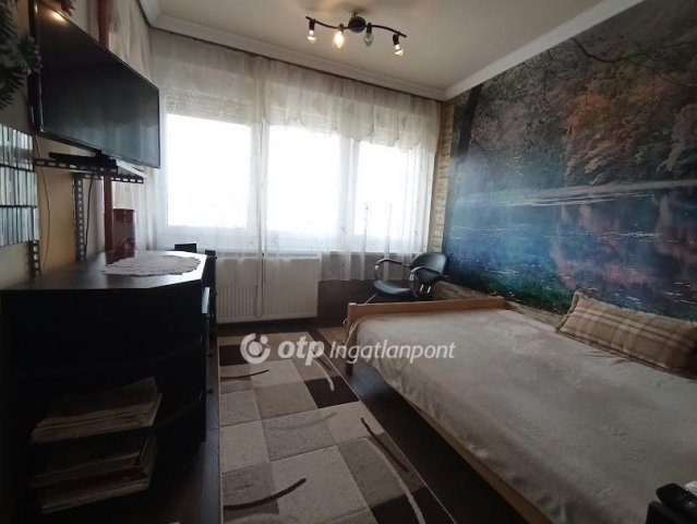 Eladó téglalakás, Gyöngyösön 42 M Ft, 2+2 szobás