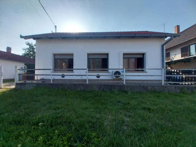 Eladó családi ház, Kisbéren 41.5 M Ft, 2 szobás