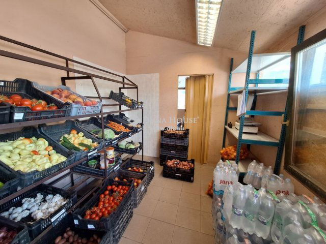 Eladó üzlethelyiség, Mendén 199 M Ft, 1 szobás