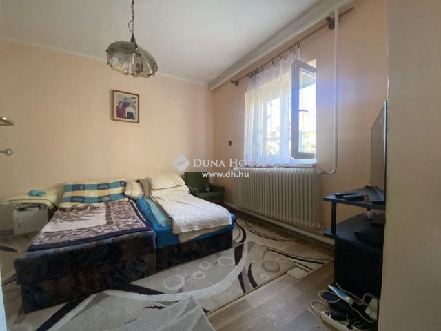 Eladó családi ház, Pétfürdőn 69.9 M Ft, 3 szobás